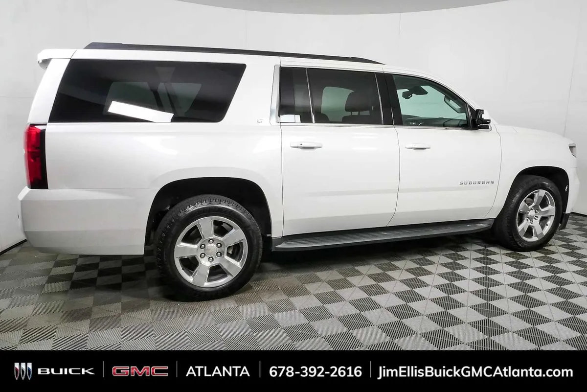 2016 Chevrolet Suburban LT thumbnail 2