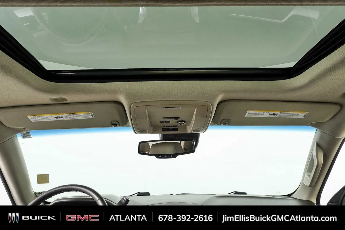 2016 Chevrolet Suburban LT thumbnail 20