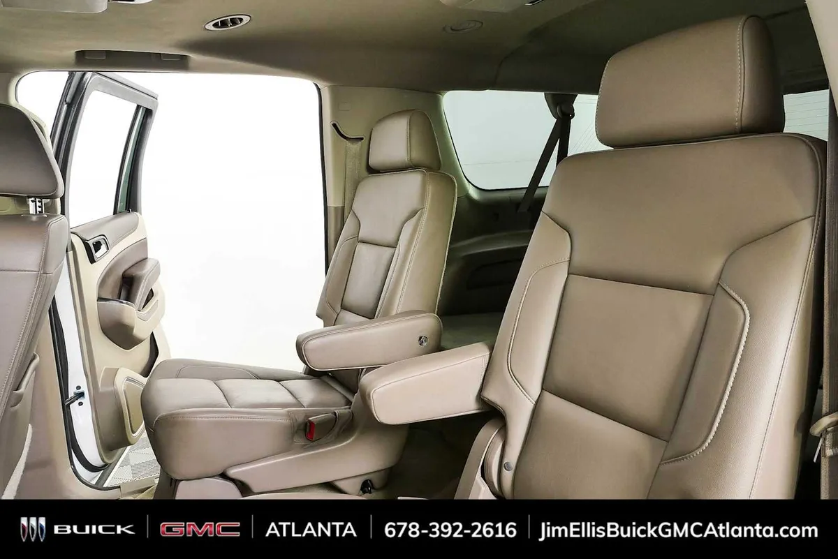 2016 Chevrolet Suburban LT thumbnail 22