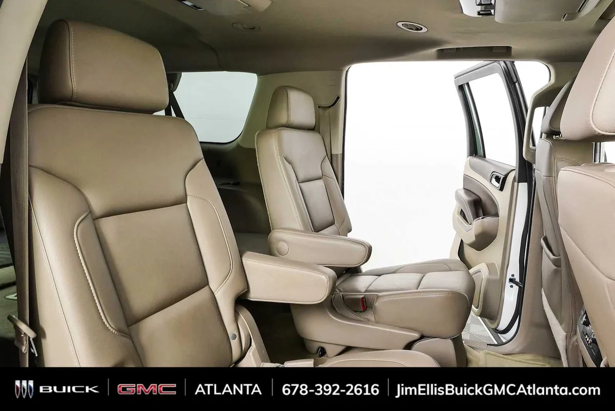 2016 Chevrolet Suburban LT thumbnail 23
