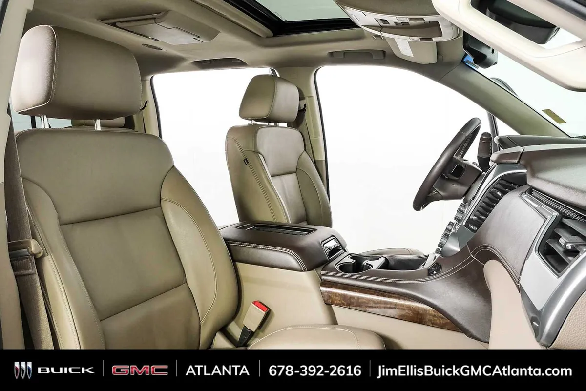 2016 Chevrolet Suburban LT thumbnail 24