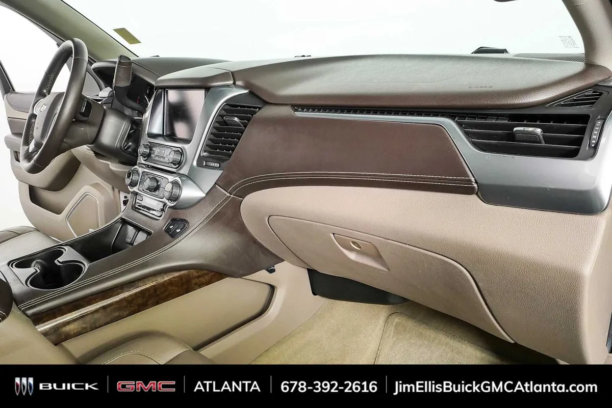 2016 Chevrolet Suburban LT thumbnail 25