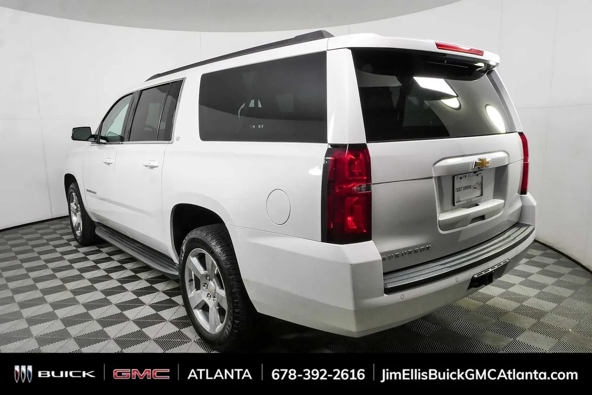 2016 Chevrolet Suburban LT thumbnail 30