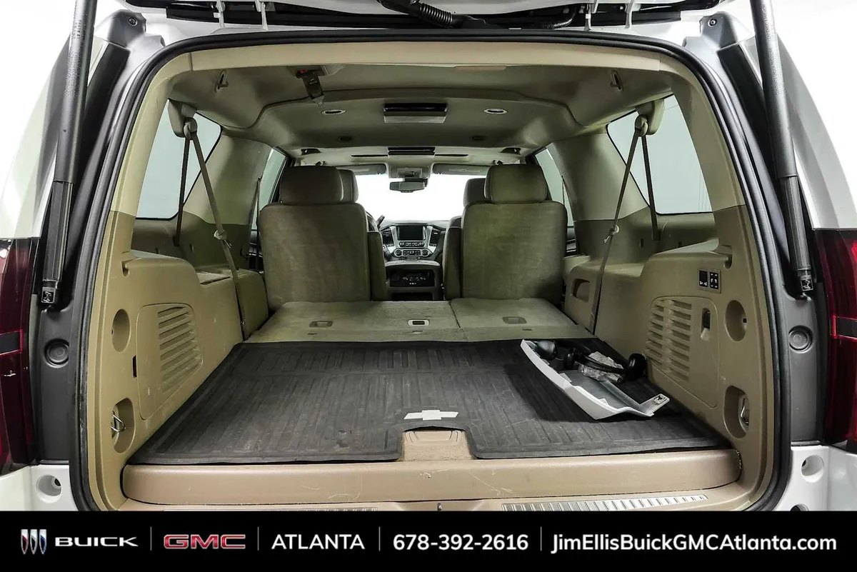 2016 Chevrolet Suburban LT thumbnail 33