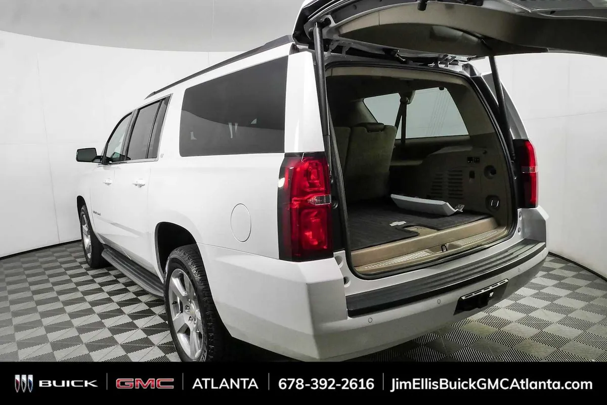 2016 Chevrolet Suburban LT thumbnail 35