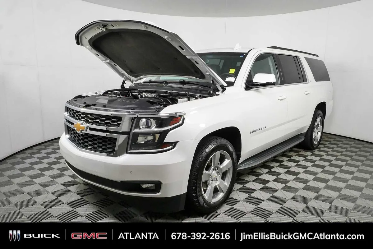 2016 Chevrolet Suburban LT thumbnail 36