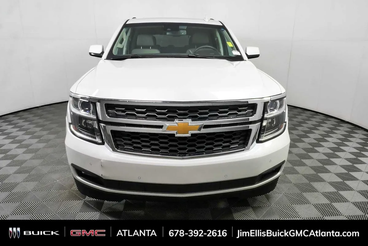 2016 Chevrolet Suburban LT thumbnail 38