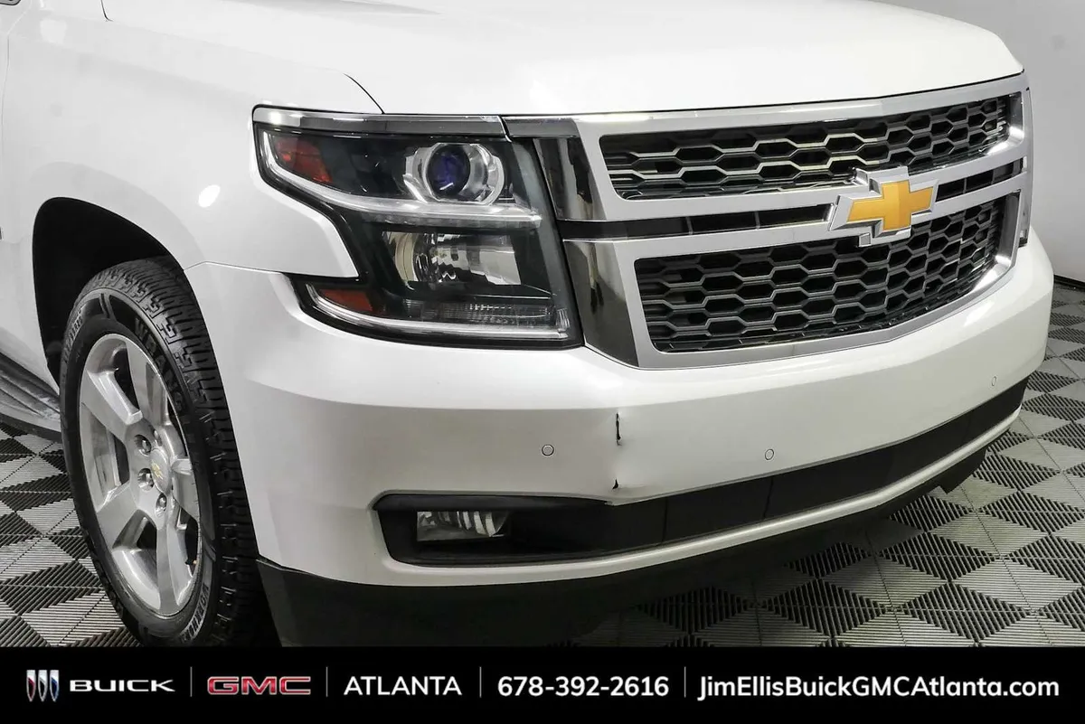 2016 Chevrolet Suburban LT thumbnail 40