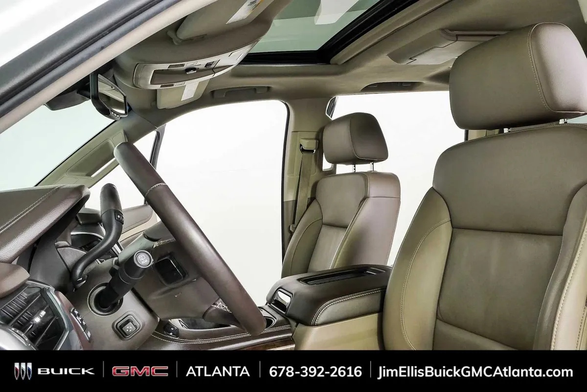 2016 Chevrolet Suburban LT thumbnail 5