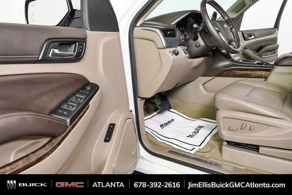 2016 Chevrolet Suburban LT thumbnail 8