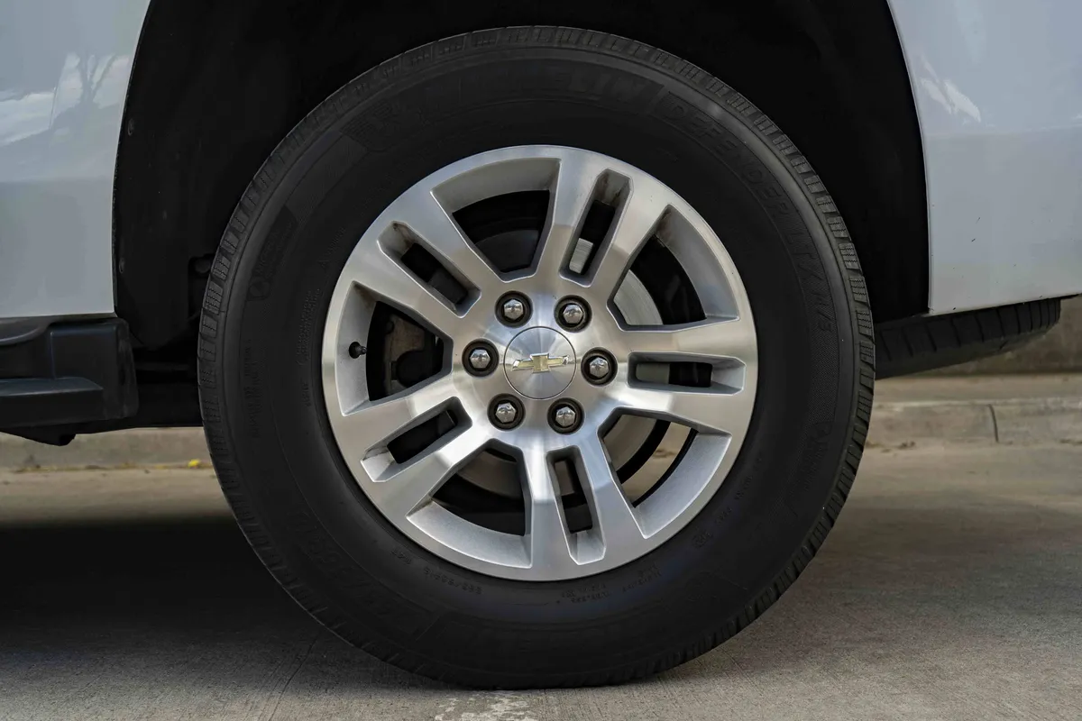 2016 Chevrolet Tahoe LT thumbnail 14