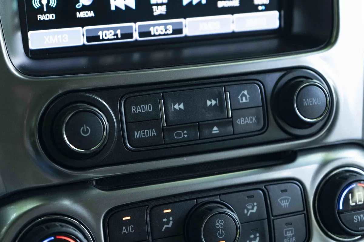 2016 Chevrolet Tahoe LT thumbnail 28