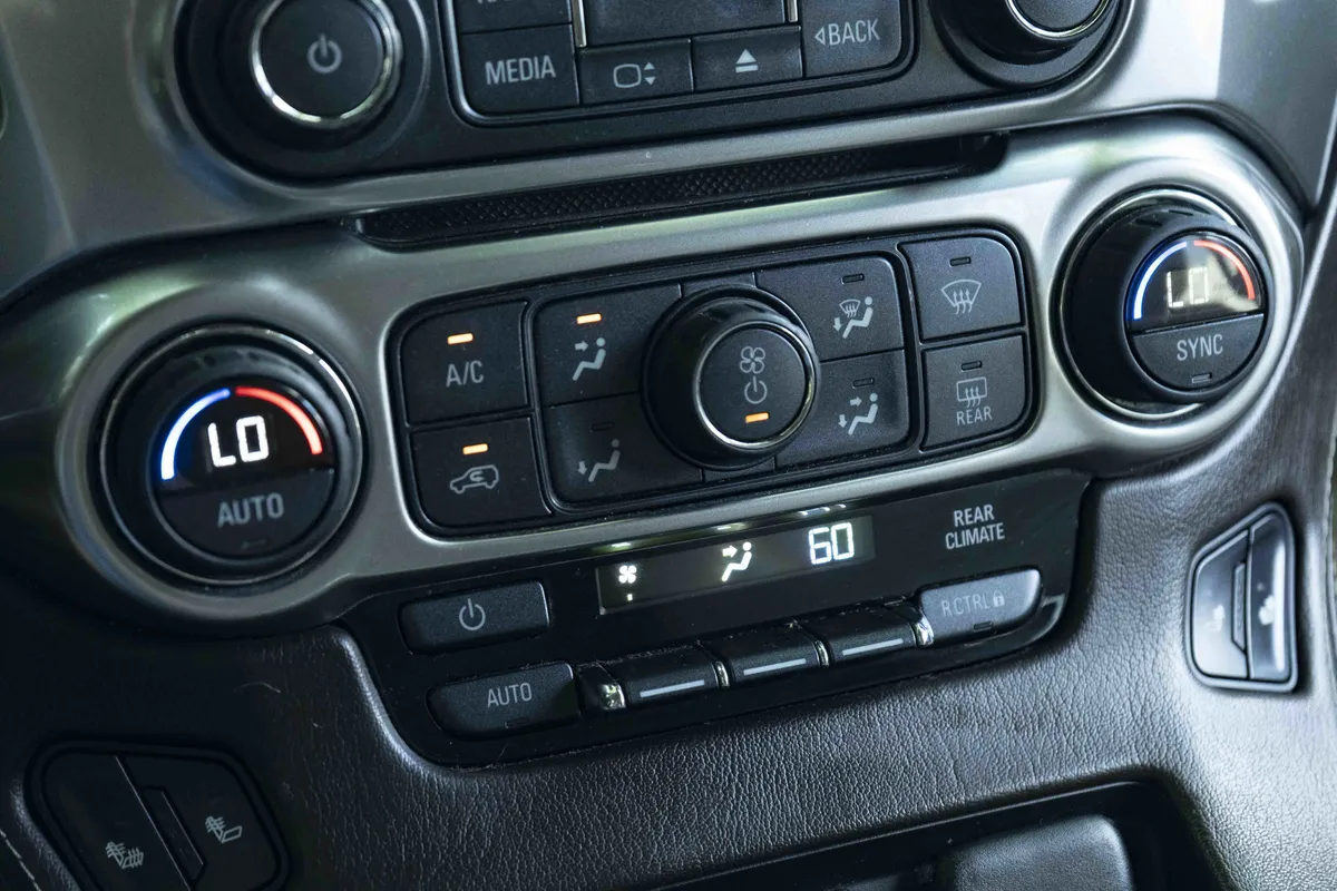2016 Chevrolet Tahoe LT thumbnail 29