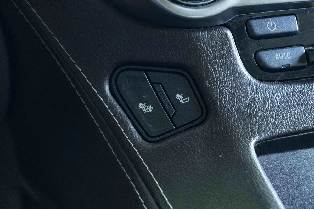 2016 Chevrolet Tahoe LT thumbnail 30