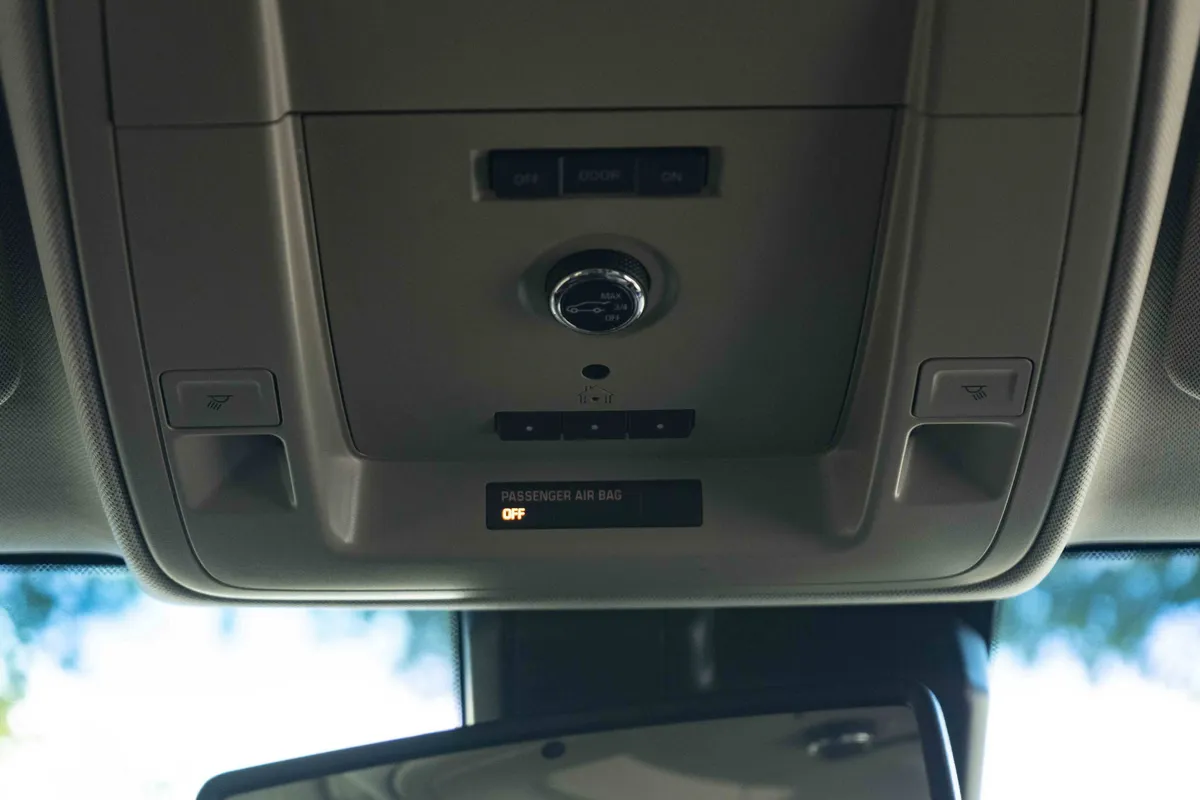2016 Chevrolet Tahoe LT thumbnail 31