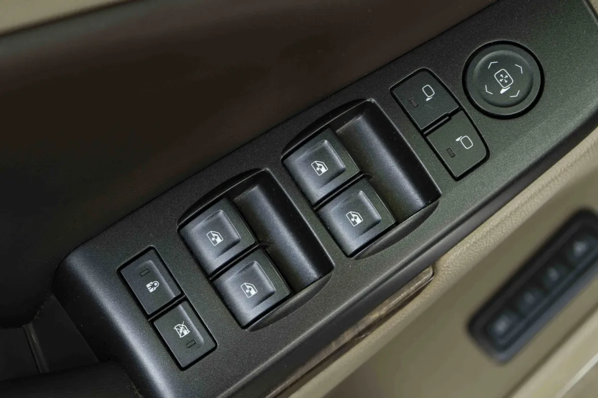 2016 Chevrolet Tahoe LT thumbnail 33