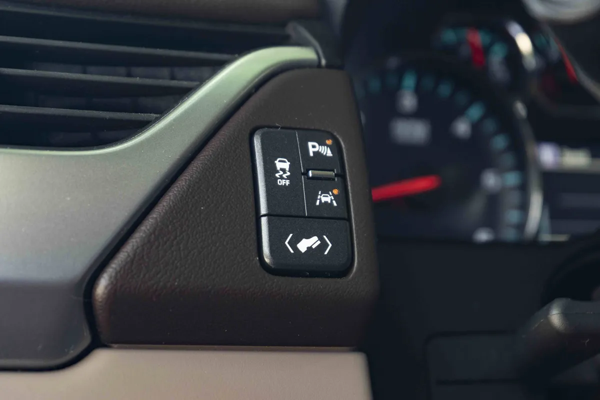 2016 Chevrolet Tahoe LT thumbnail 36