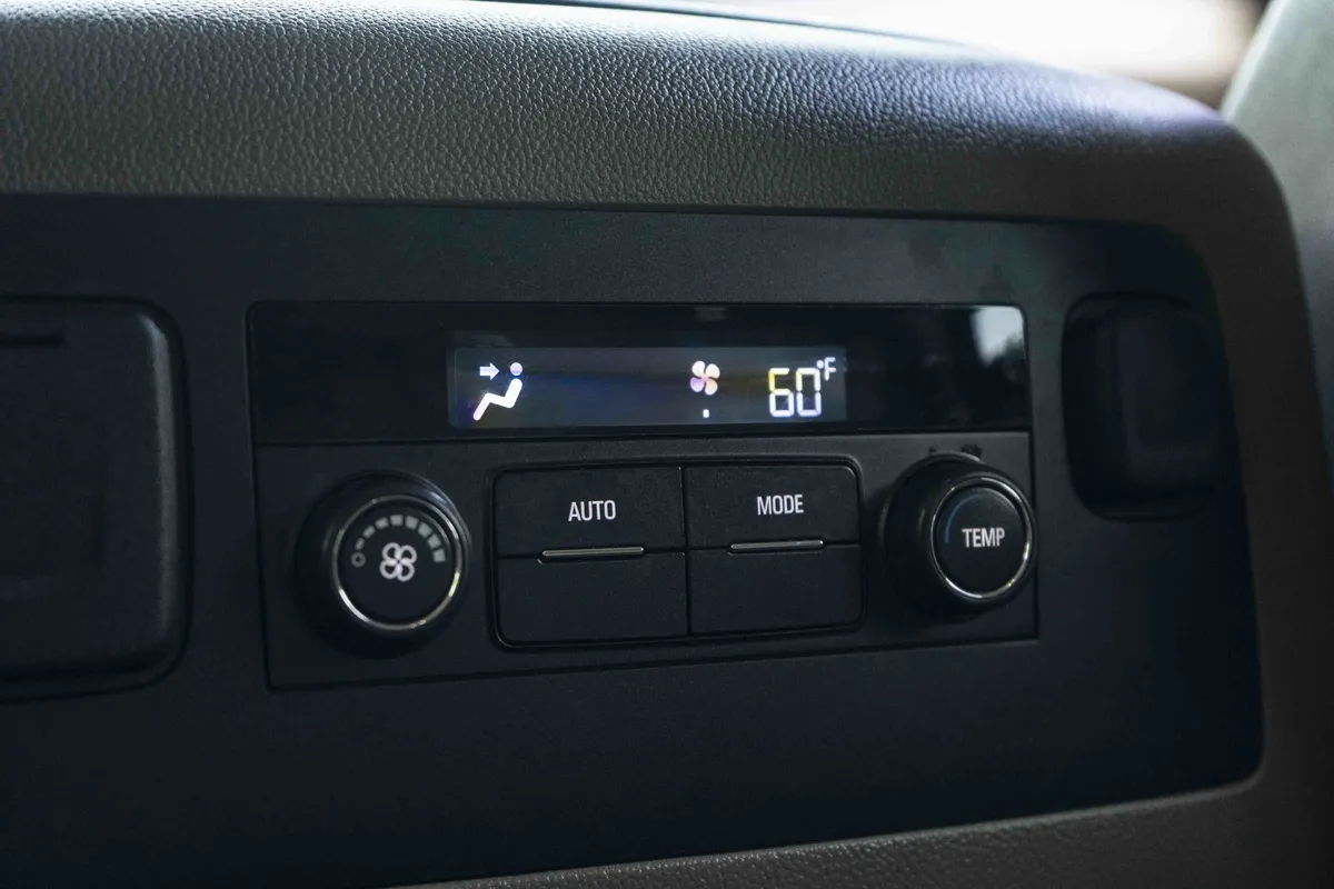 2016 Chevrolet Tahoe LT thumbnail 38