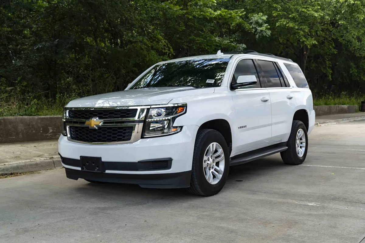 2016 Chevrolet Tahoe LT thumbnail 4