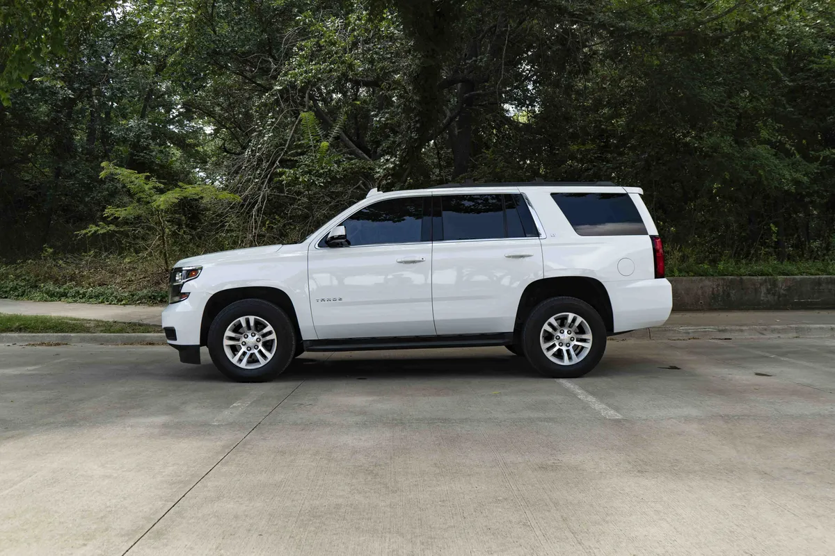 2016 Chevrolet Tahoe LT thumbnail 5