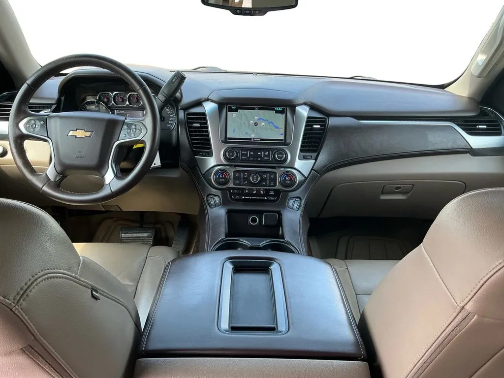 2016 Chevrolet Tahoe LT thumbnail 17