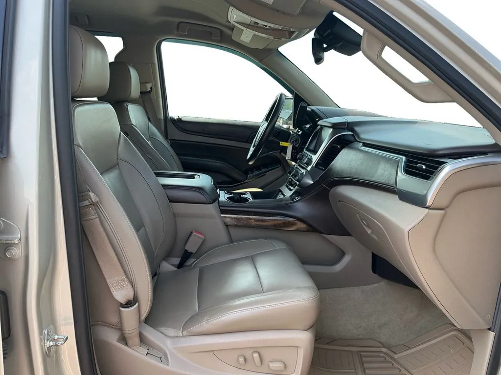 2016 Chevrolet Tahoe LT thumbnail 22