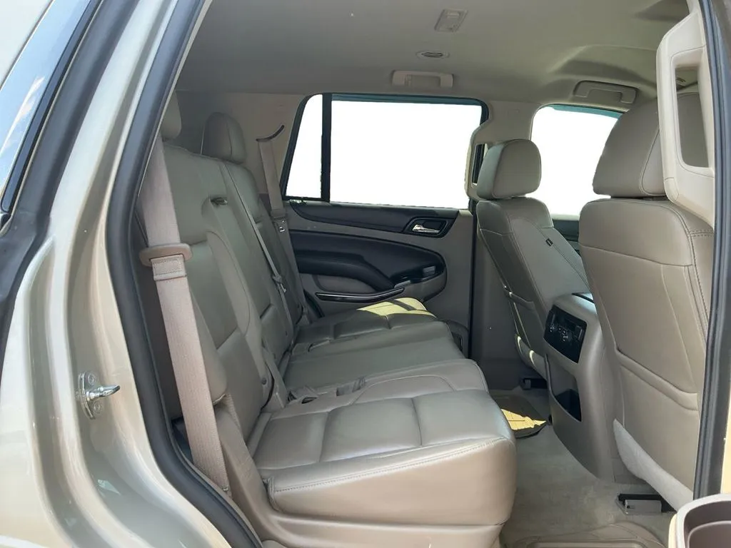 2016 Chevrolet Tahoe LT thumbnail 23