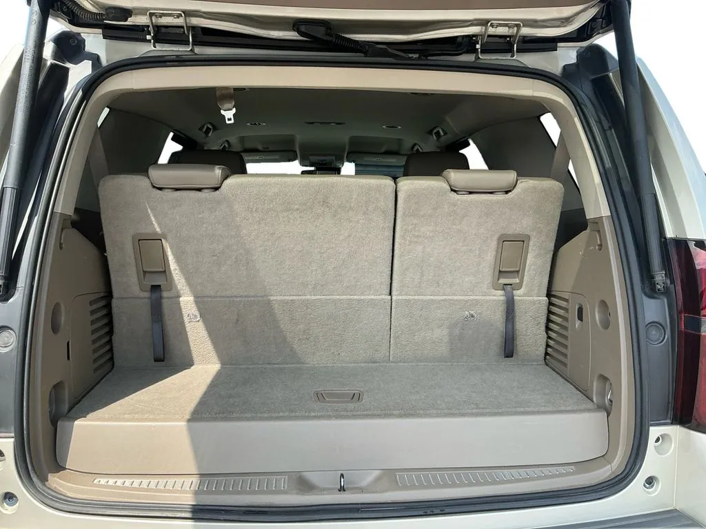 2016 Chevrolet Tahoe LT thumbnail 24