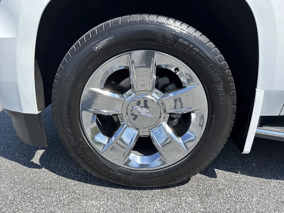 2016 Chevrolet Tahoe LTZ thumbnail 12
