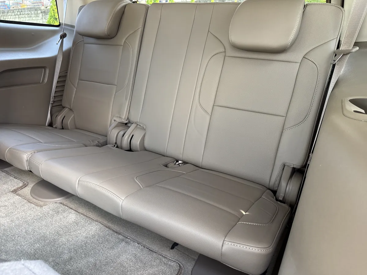 2016 Chevrolet Tahoe LTZ thumbnail 35