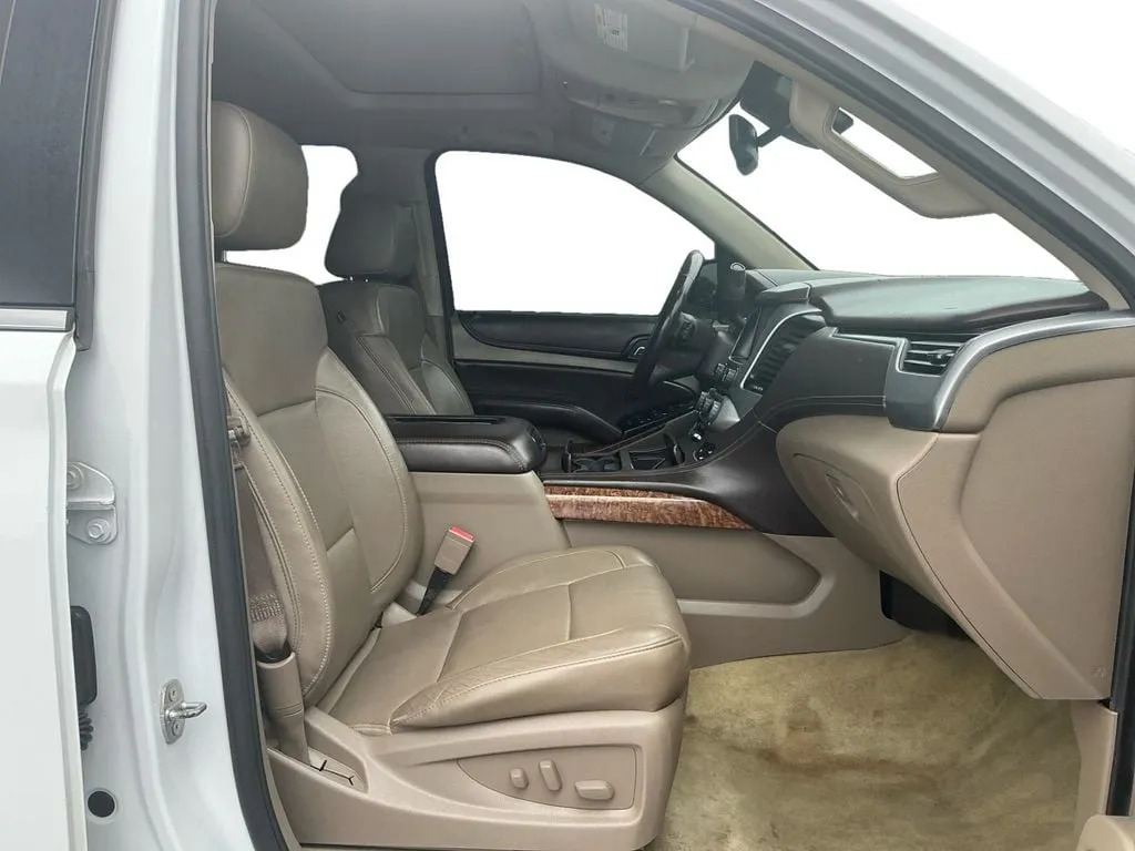 2016 Chevrolet Tahoe LTZ thumbnail 22