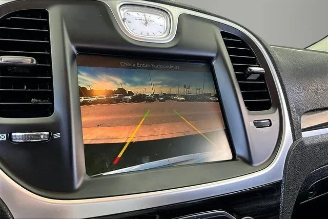 2016 Chrysler 300 Limited thumbnail 13