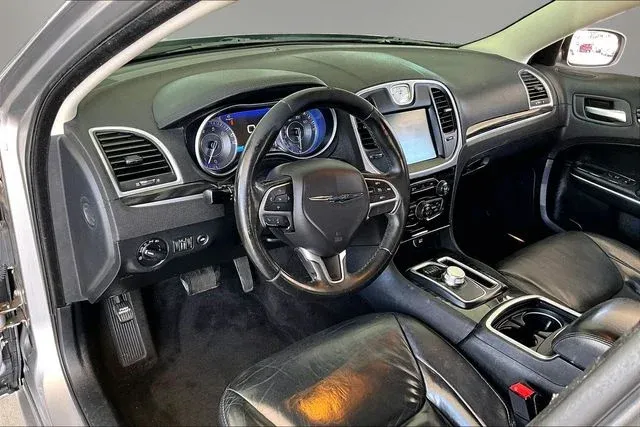 2016 Chrysler 300 Limited thumbnail 14