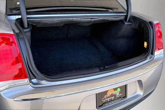 2016 Chrysler 300 Limited thumbnail 29