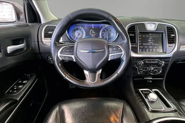2016 Chrysler 300 Limited thumbnail 8