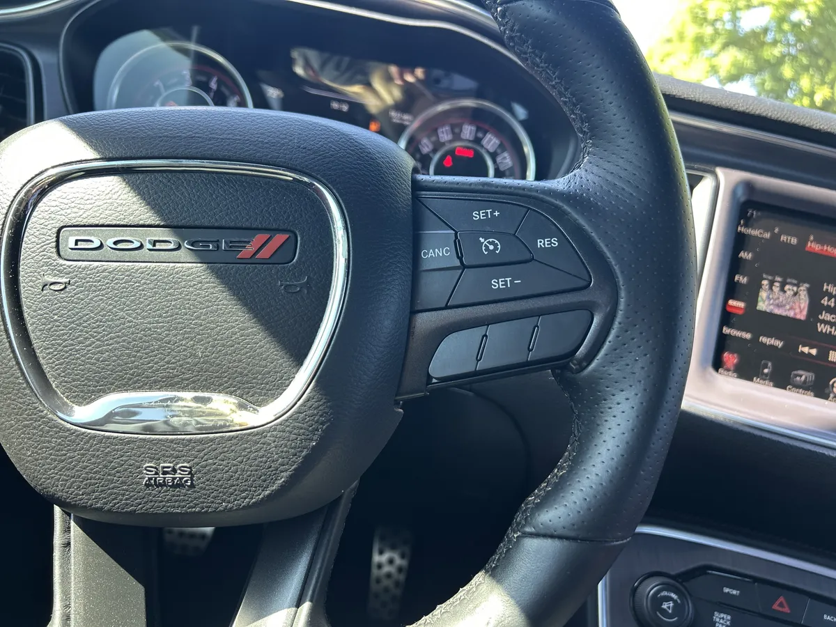 2016 Dodge Challenger R/T Plus Shaker thumbnail 12