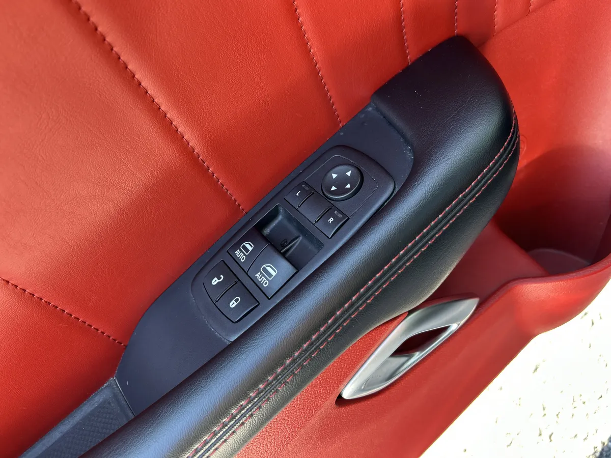 2016 Dodge Challenger R/T Plus Shaker thumbnail 16