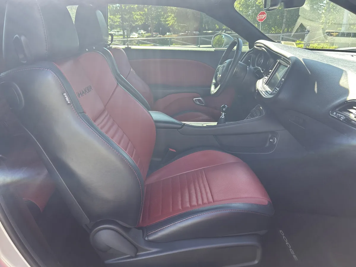 2016 Dodge Challenger R/T Plus Shaker thumbnail 23