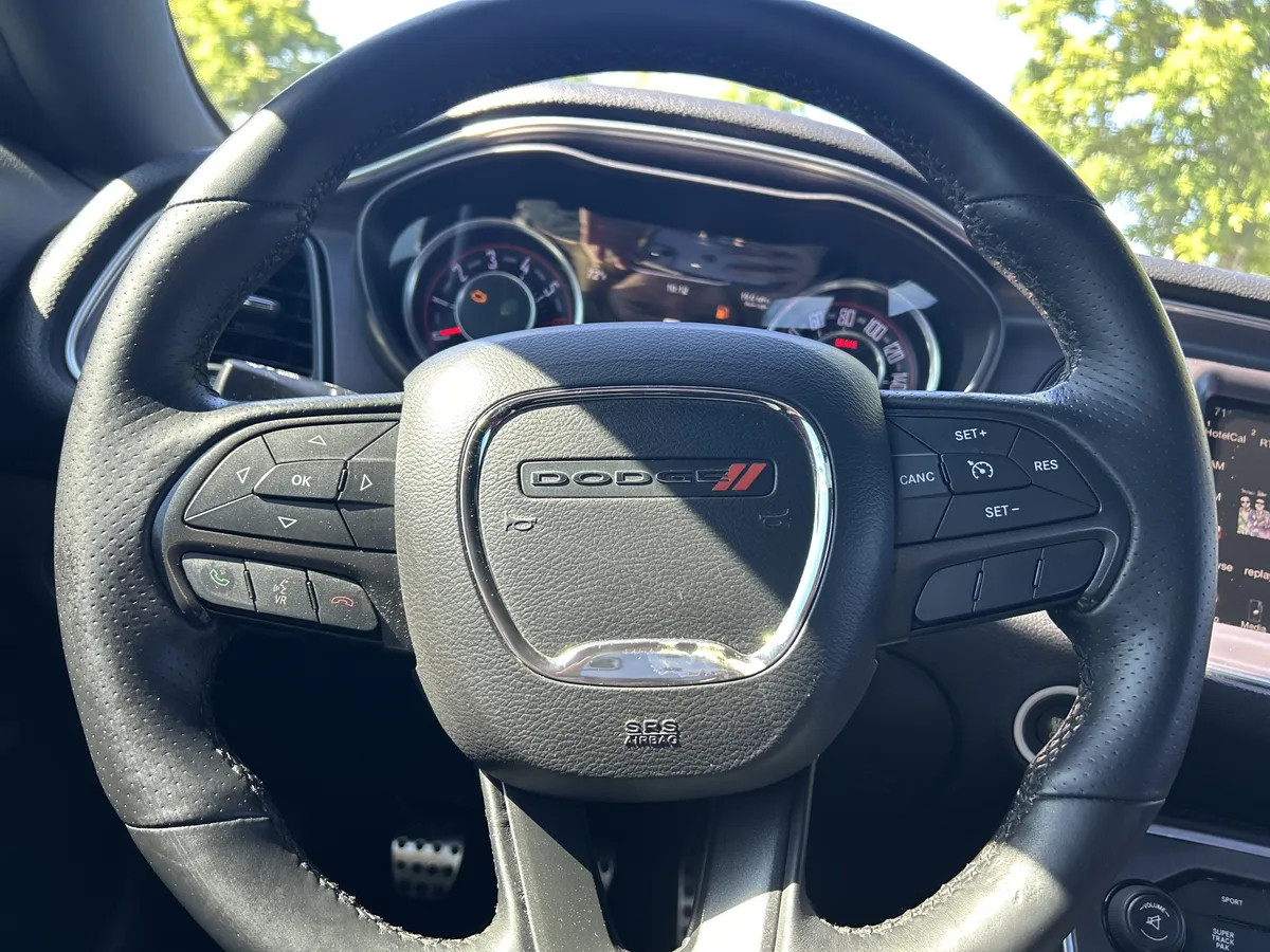 2016 Dodge Challenger R/T Plus Shaker thumbnail 25