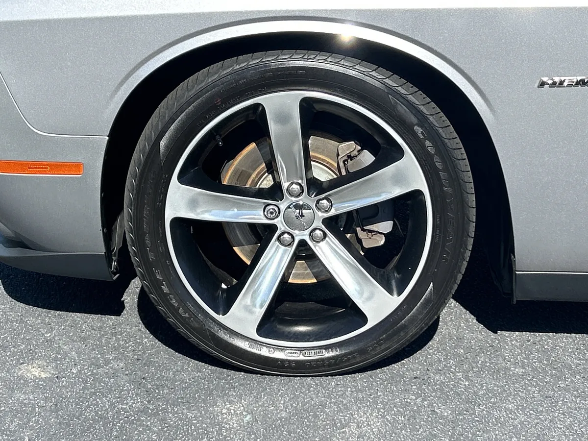 2016 Dodge Challenger R/T Plus Shaker thumbnail 31