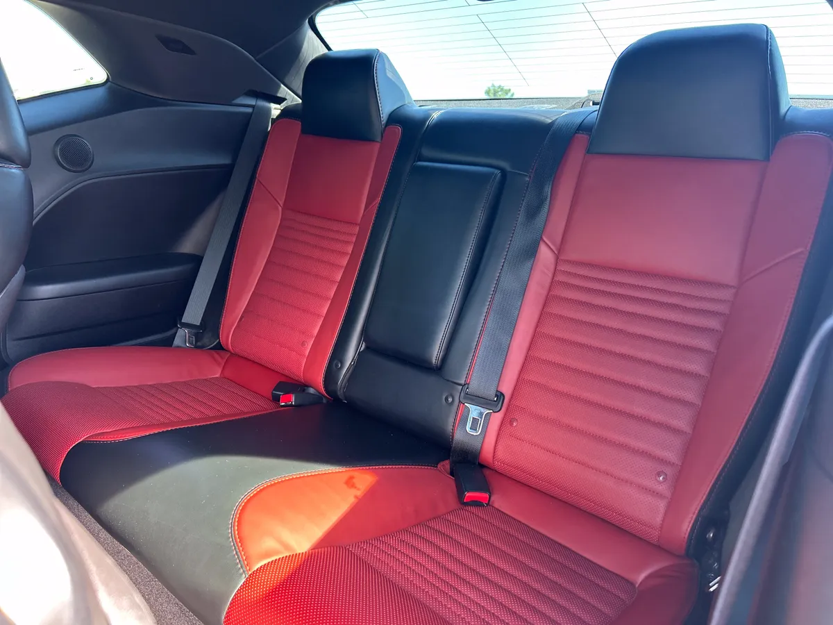 2016 Dodge Challenger R/T Plus Shaker thumbnail 4