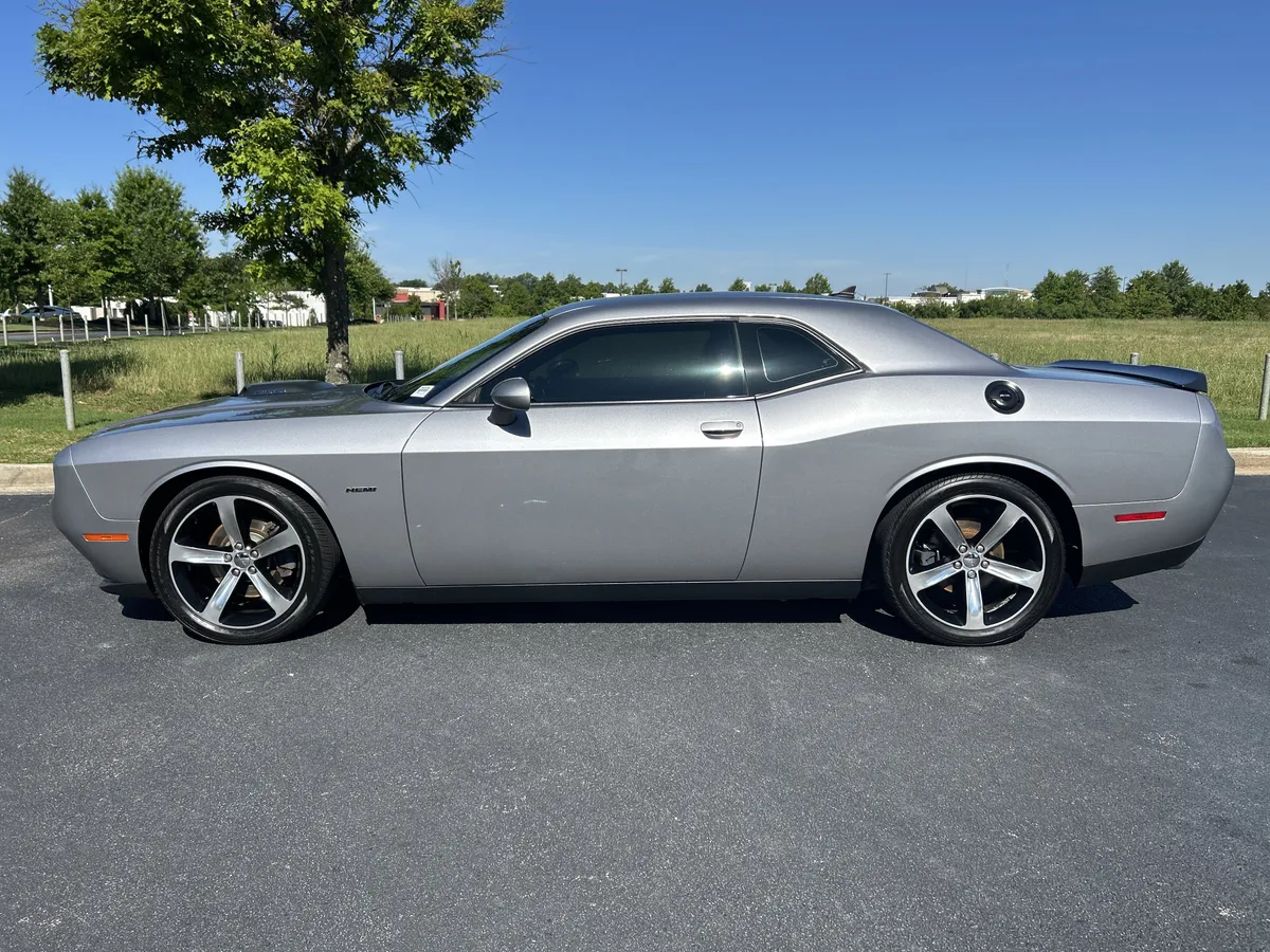 2016 Dodge Challenger R/T Plus Shaker thumbnail 6