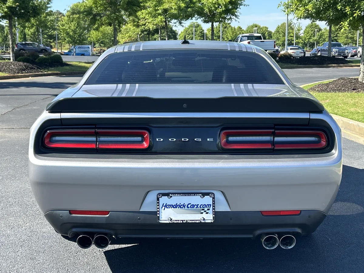 2016 Dodge Challenger R/T Plus Shaker thumbnail 8