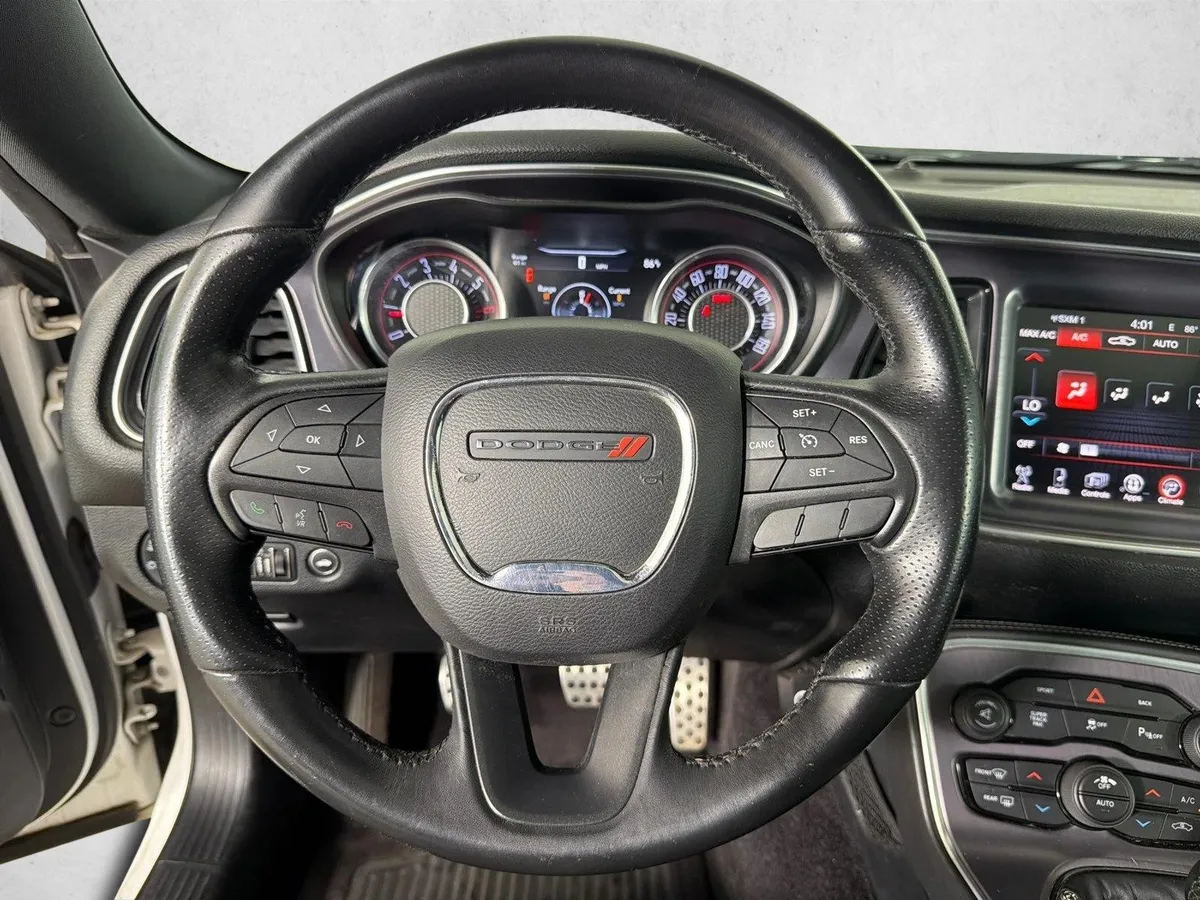 2016 Dodge Challenger R/T Shaker thumbnail 22