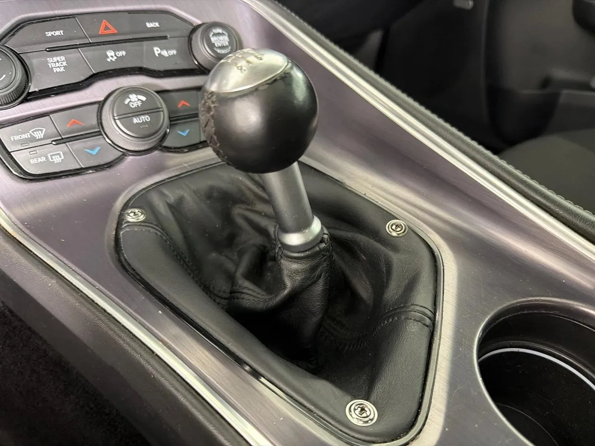 2016 Dodge Challenger R/T Shaker thumbnail 29