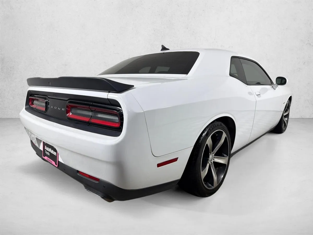 2016 Dodge Challenger R/T Shaker thumbnail 5