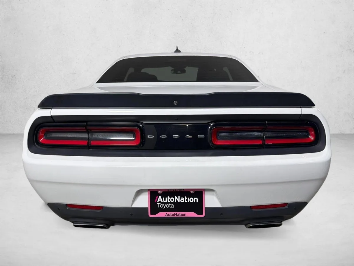 2016 Dodge Challenger R/T Shaker thumbnail 6