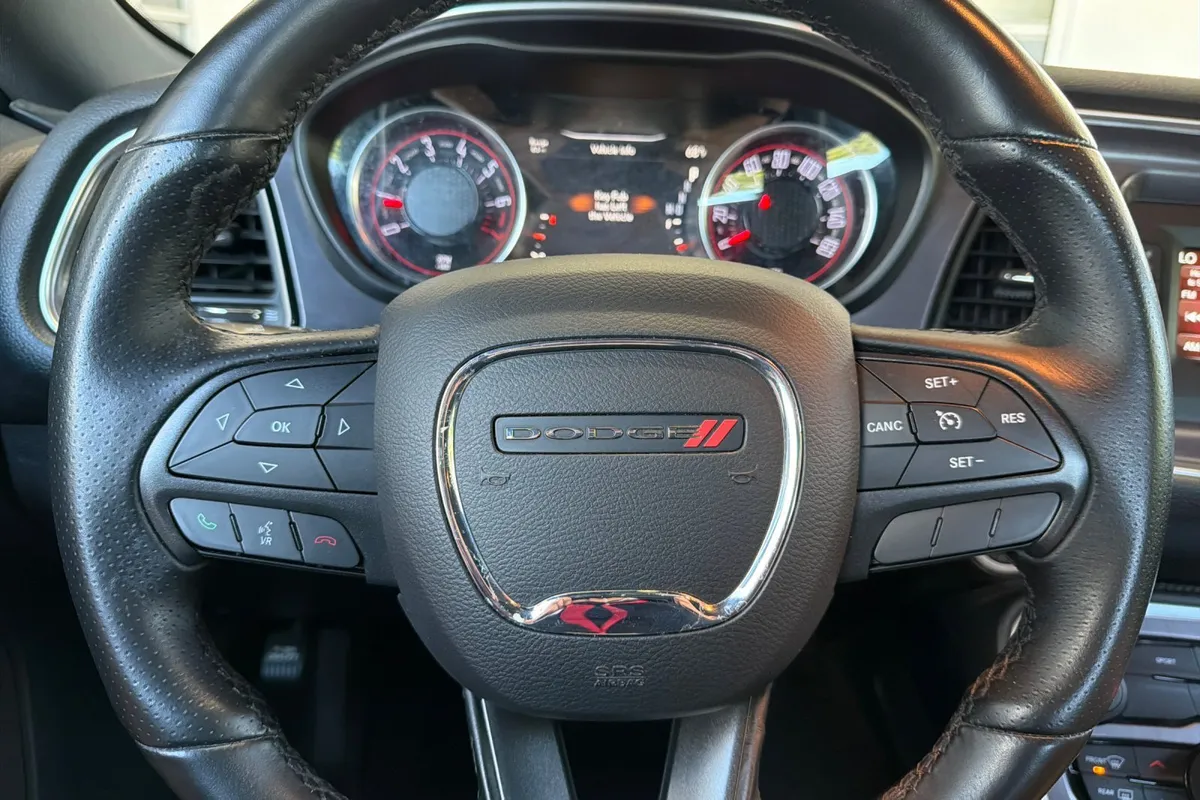 2016 Dodge Challenger SXT thumbnail 27