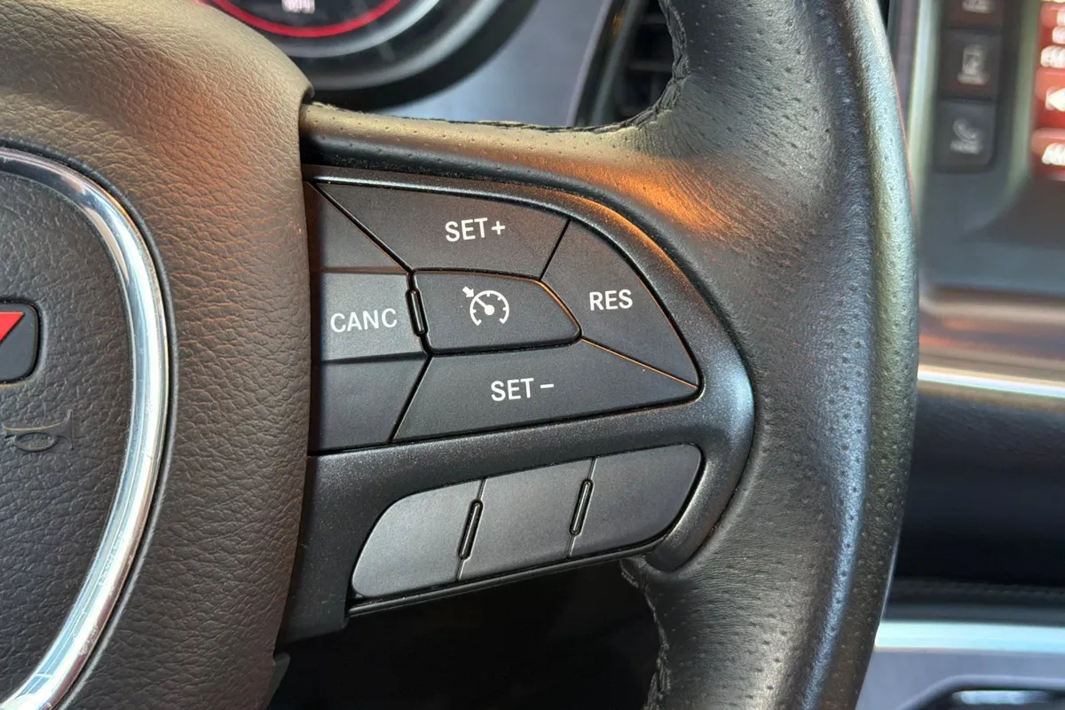 2016 Dodge Challenger SXT thumbnail 29
