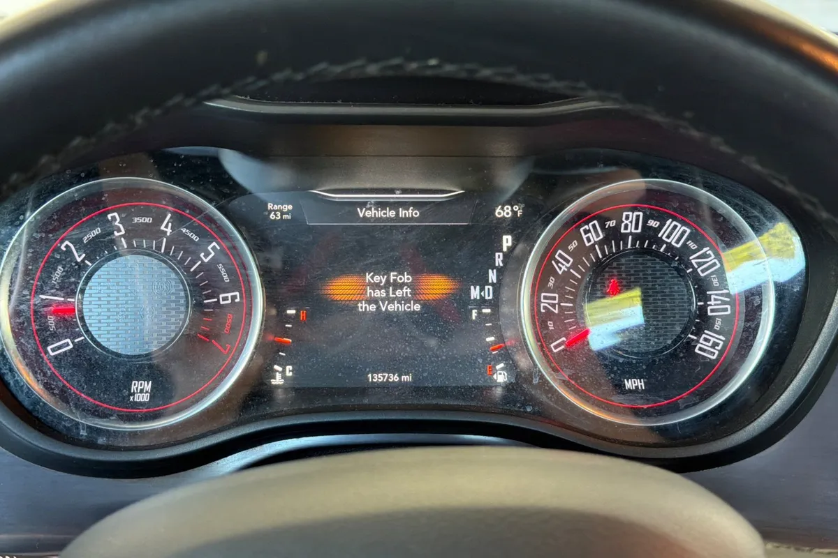 2016 Dodge Challenger SXT thumbnail 31